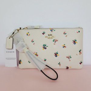 COACH Small Wristlet in Floral Print Pebbled Leather– Chalk Multi⭐